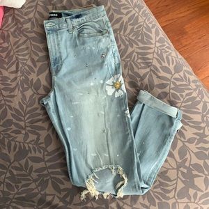 NWOT 👖 high rise, distressed w/gems